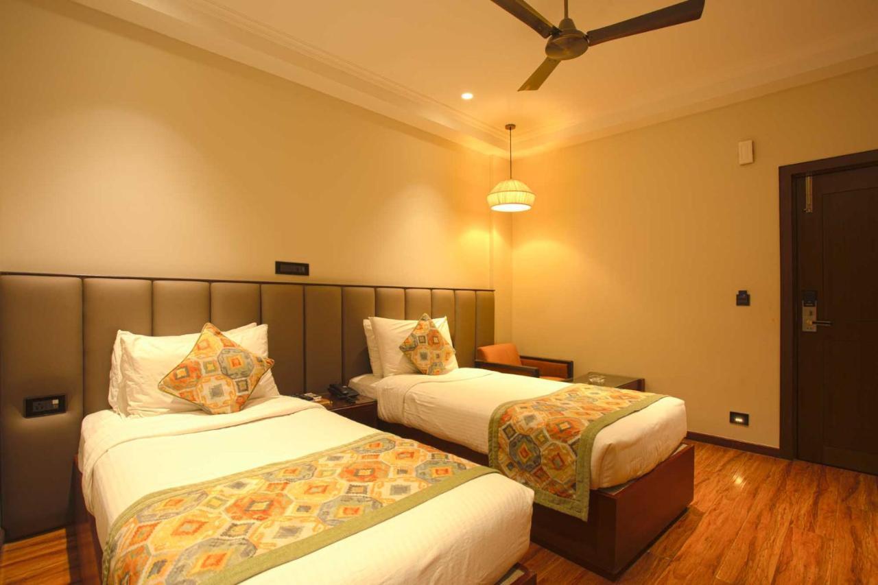 The Cindrella Hotel Siliguri Extérieur photo