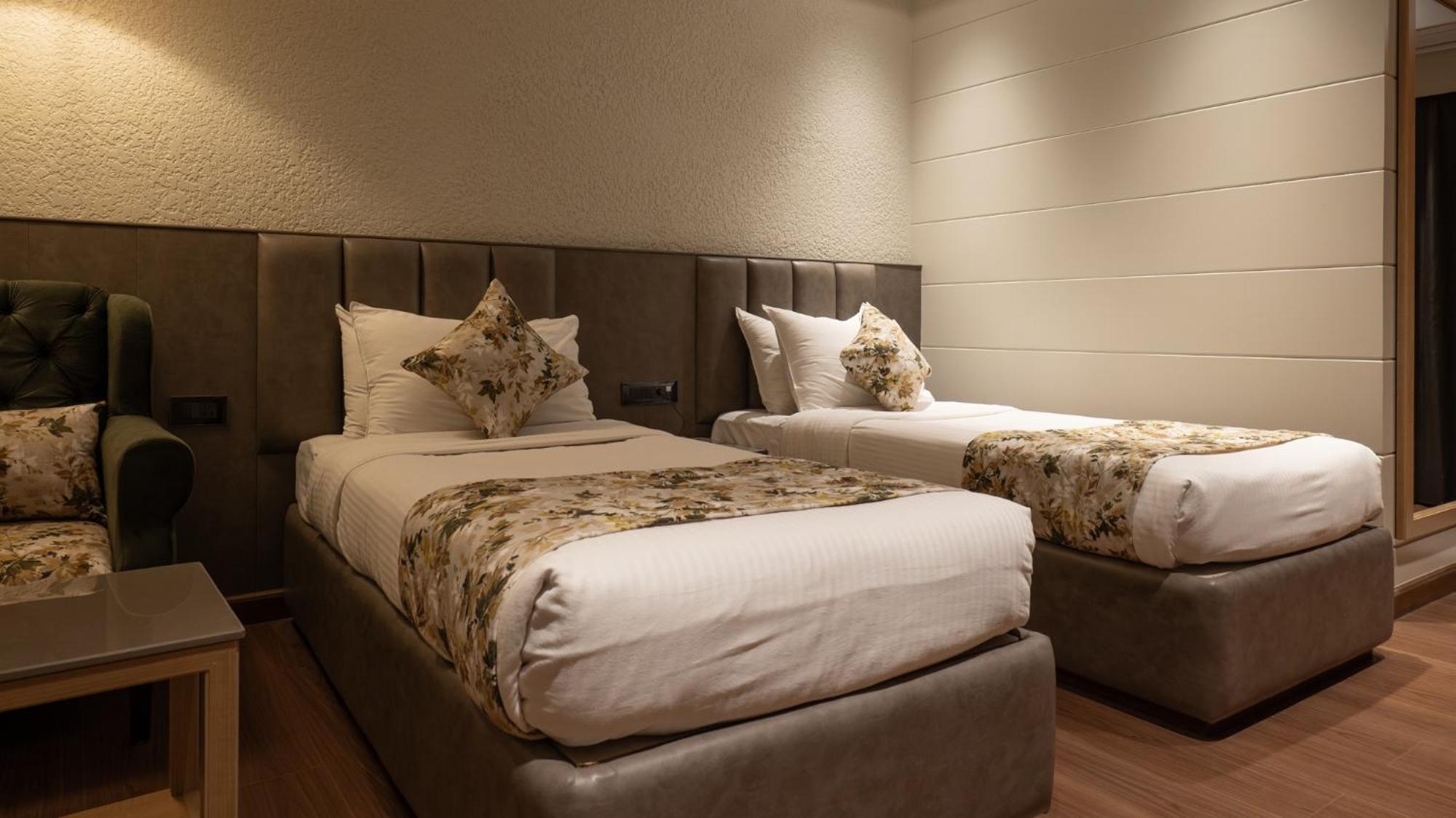 The Cindrella Hotel Siliguri Extérieur photo