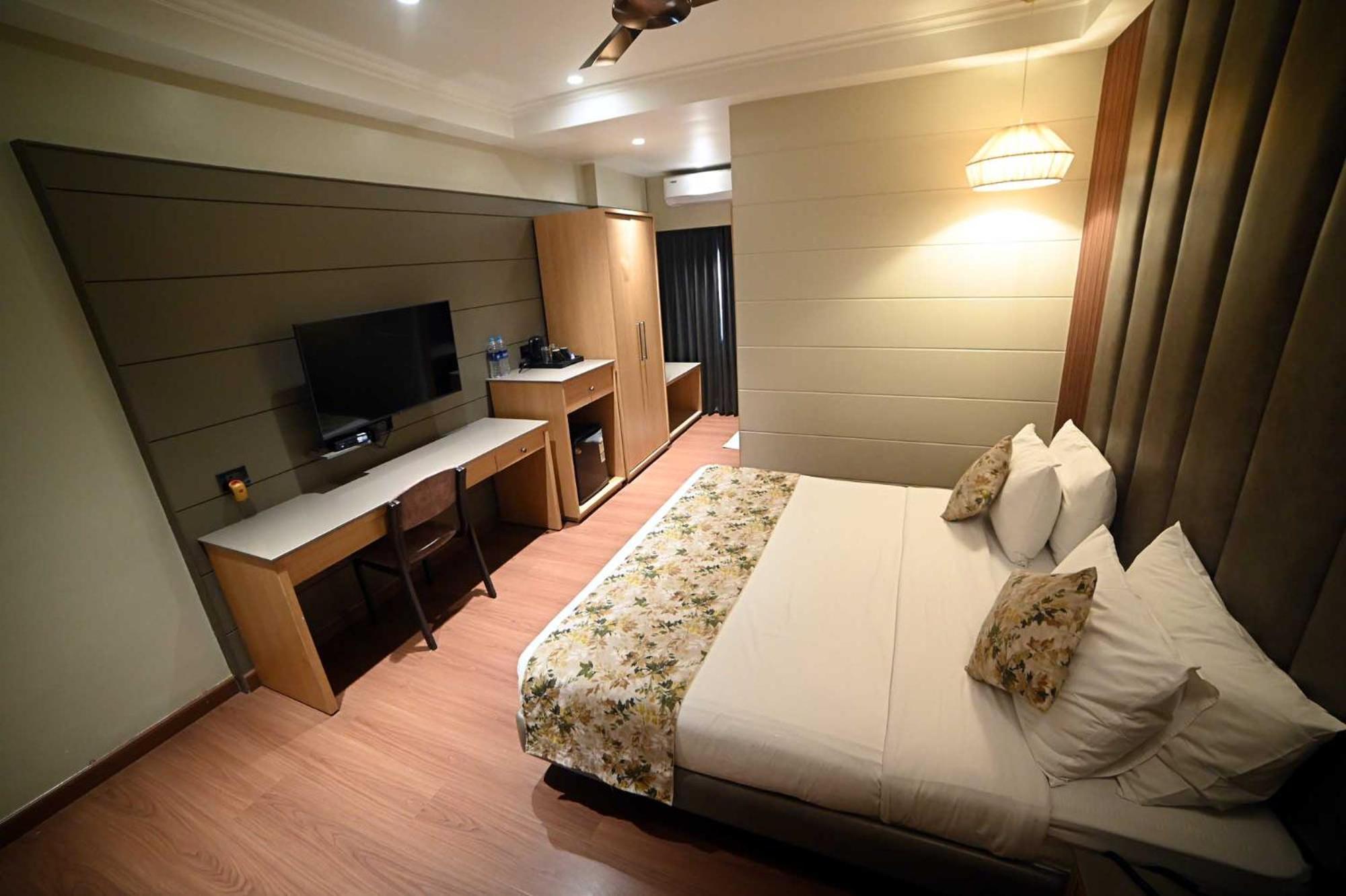 The Cindrella Hotel Siliguri Extérieur photo