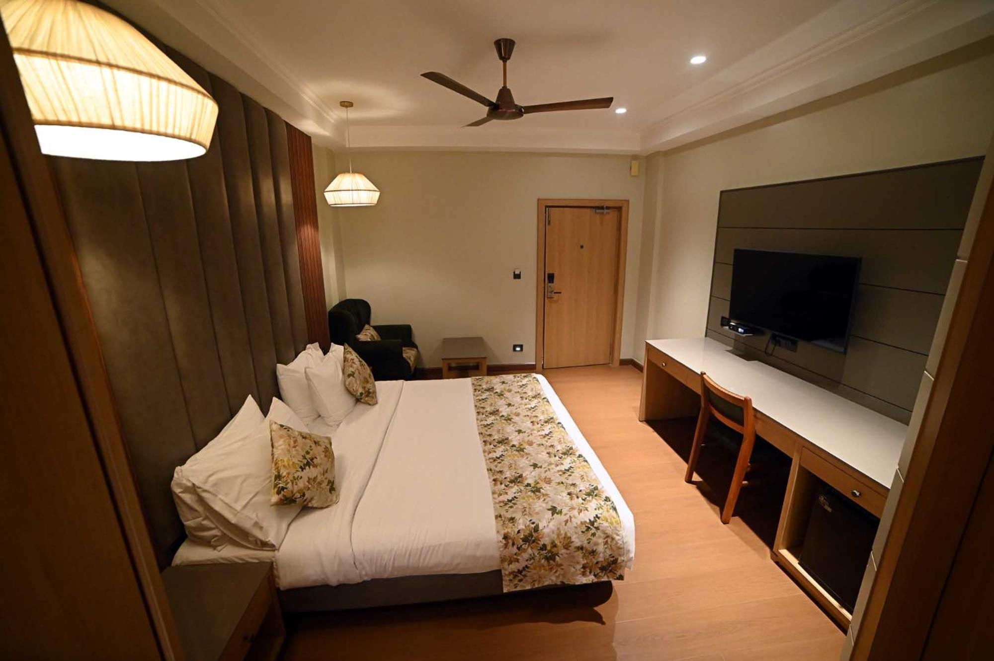 The Cindrella Hotel Siliguri Extérieur photo